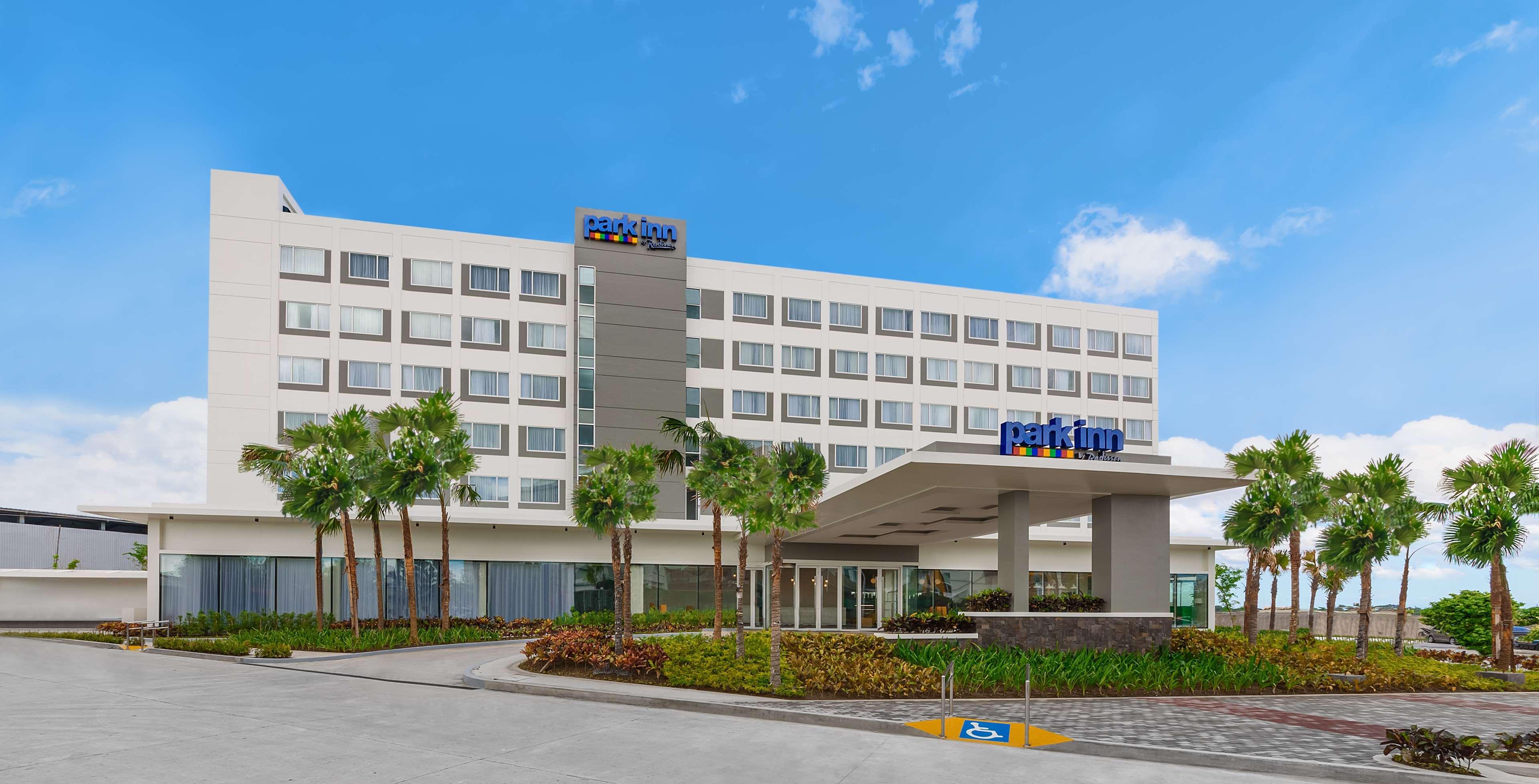 Park Inn By Radisson Clark Angeles Kültér fotó